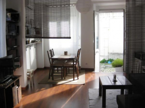 Отель The Back Yard Nest  Лиссабон